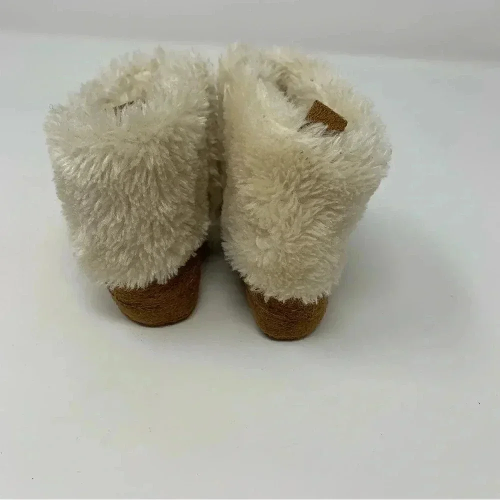 Rising Star Faux Sheepskin And Fur Boots Booties Crib Shoes Infants Size 3-6M